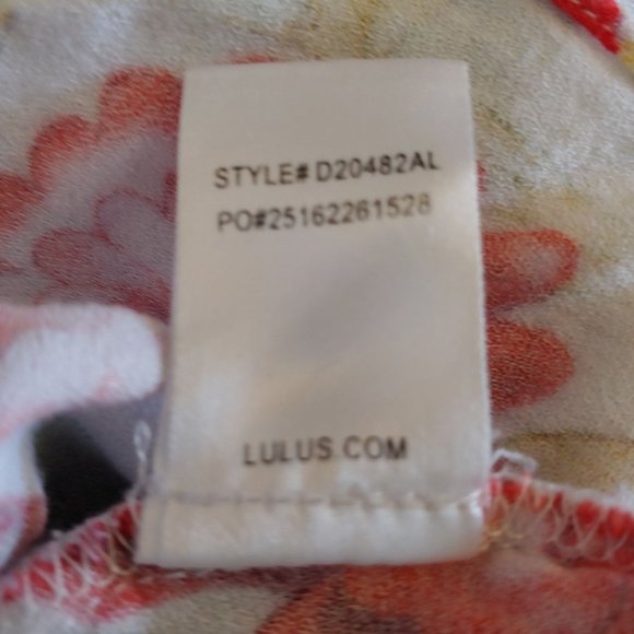 Lulu's floral shrt sleeve wrap dress red, green and white size Medium - Picture 16 of 16